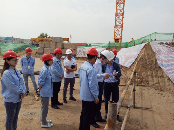 1566873988891962.jpg 西安國際港務(wù)區(qū)管委會(huì)副主任苗吉赴新港公司能源站項(xiàng)目調(diào)研-圖片1_meitu_44.jpg